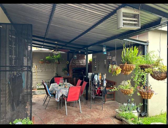 3 BEDROOM HOUSE FOR SALE IN FLORENTIA